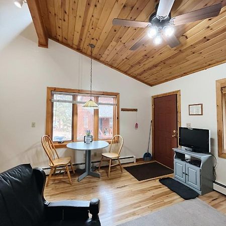 Cozy Cabin Suite Bed And Breakfast 伍德兰帕克 外观 照片